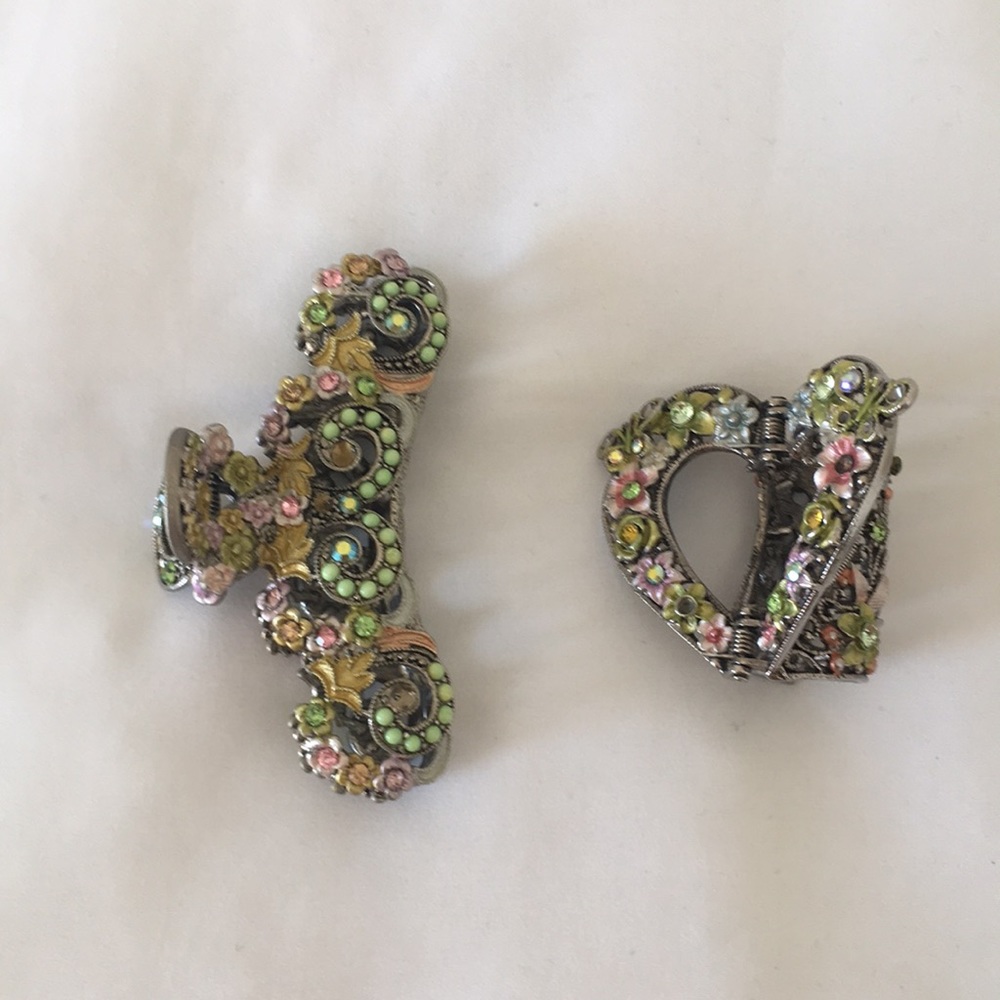 Set of 2 jeweled hair clips